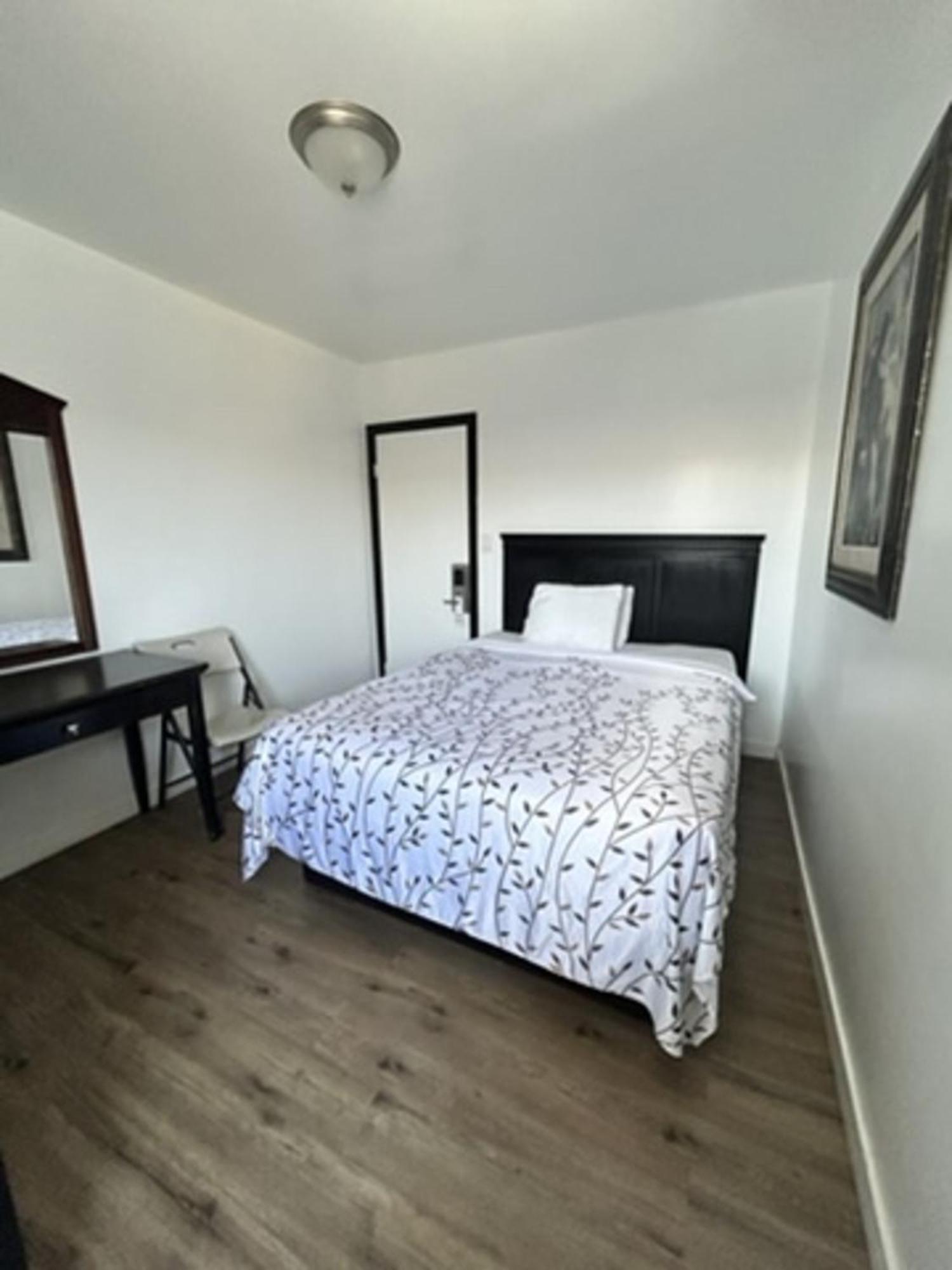 Encore Motel 2*